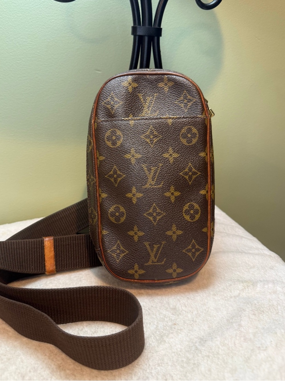 Authentic Louis Vuitton Gange Crossbody
